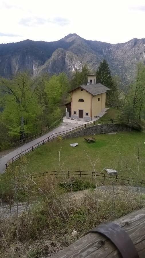 B&B Ai Pini Tiarno di Sopra Exteriör bild