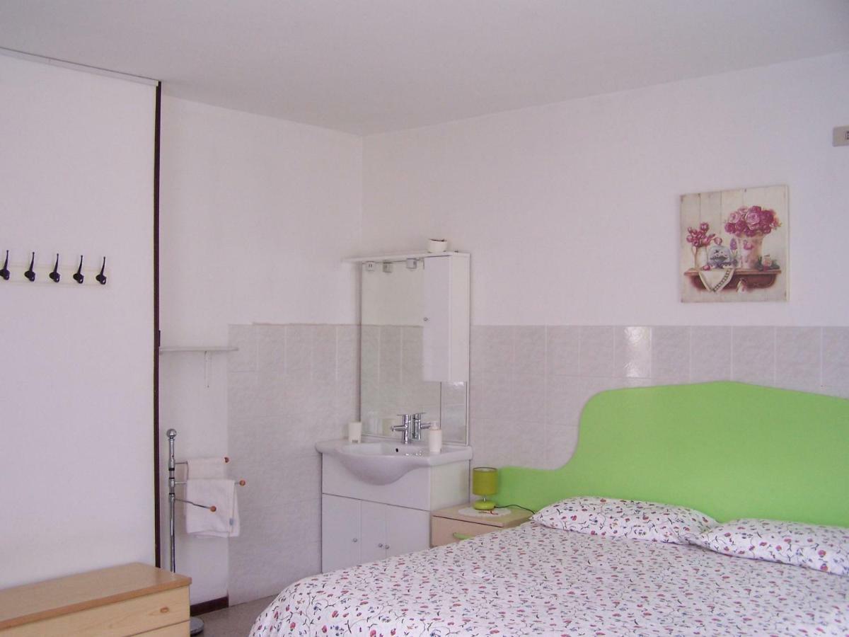 B&B Ai Pini Tiarno di Sopra Exteriör bild
