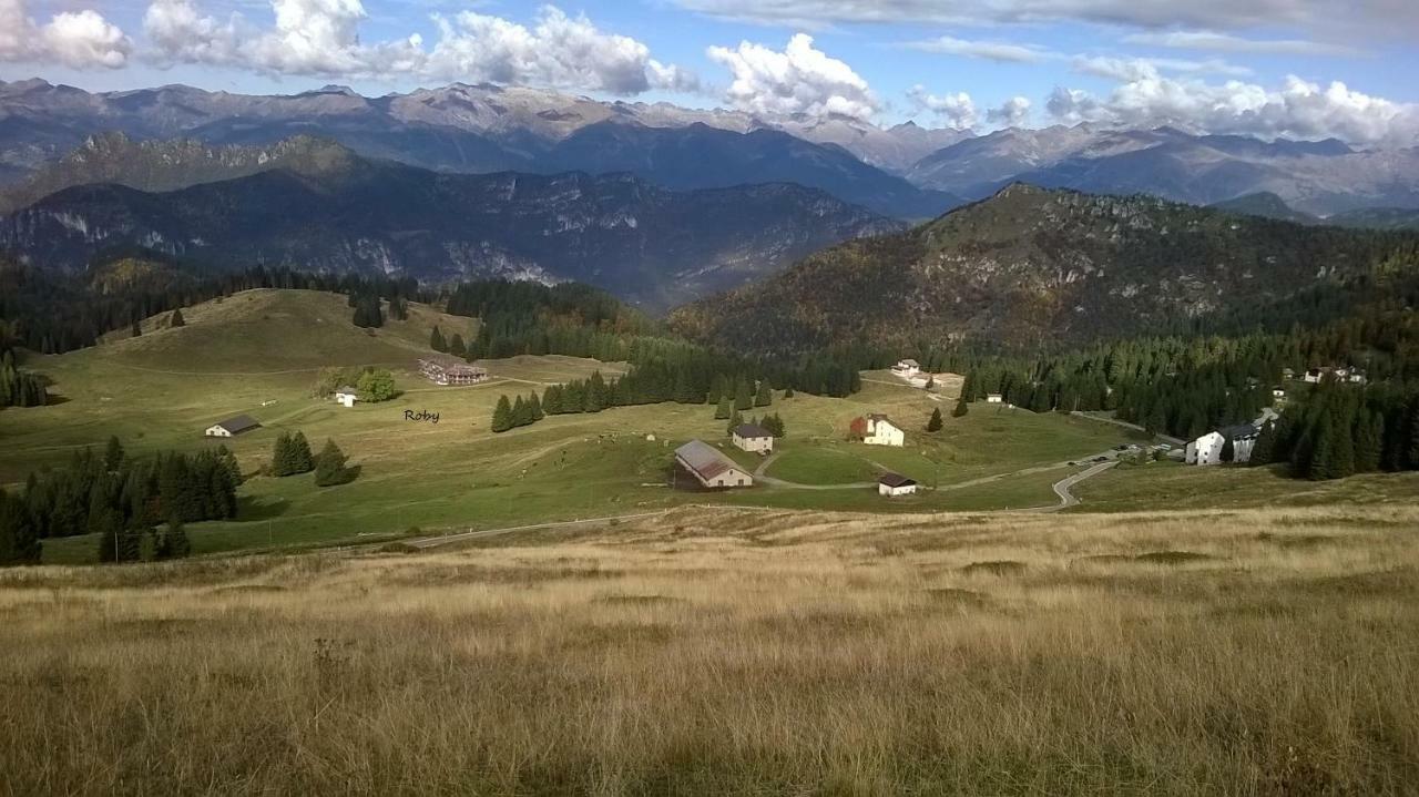 B&B Ai Pini Tiarno di Sopra Exteriör bild